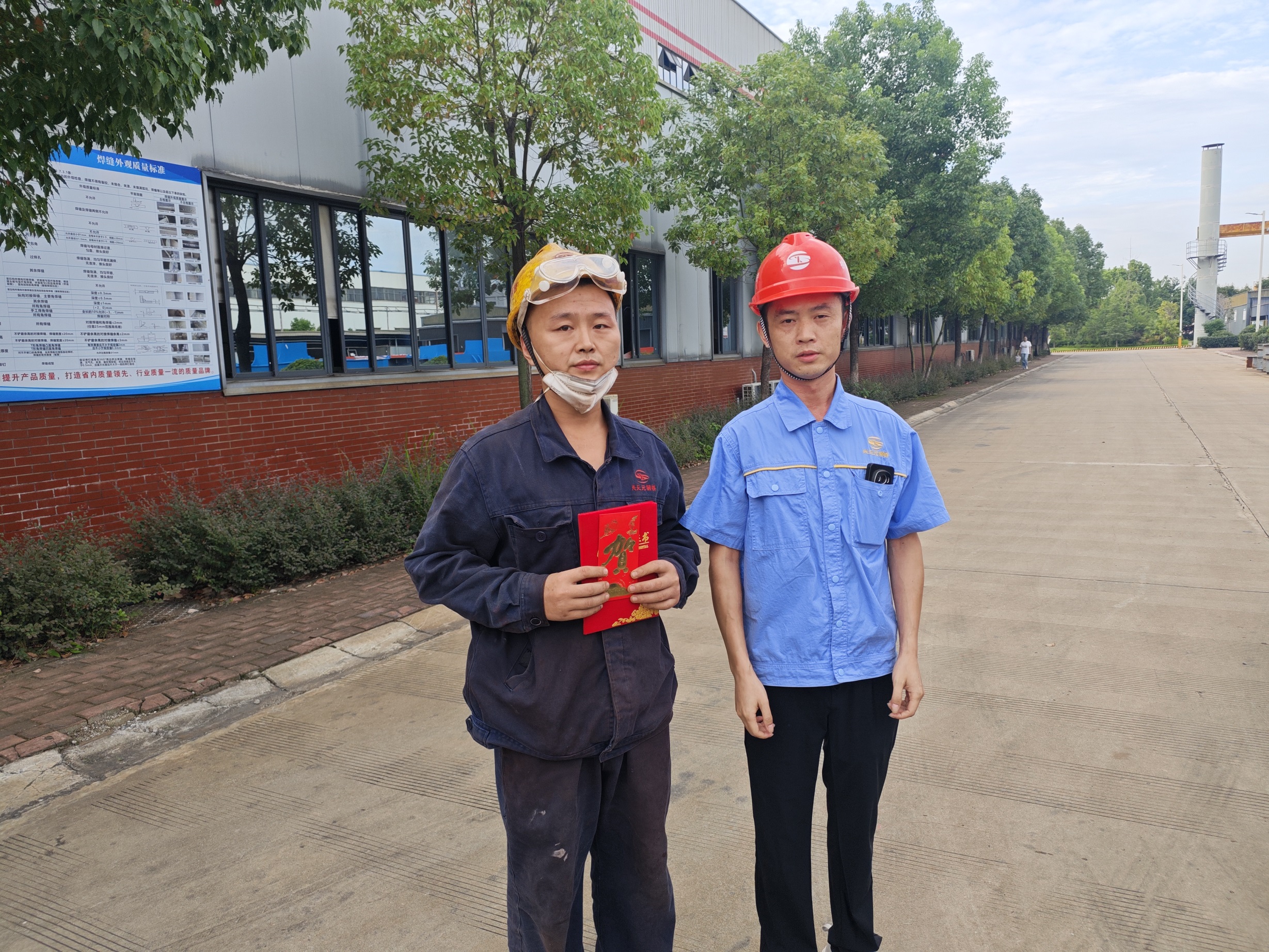 堅守一線鑄匠心，勇?lián)姑@擔當